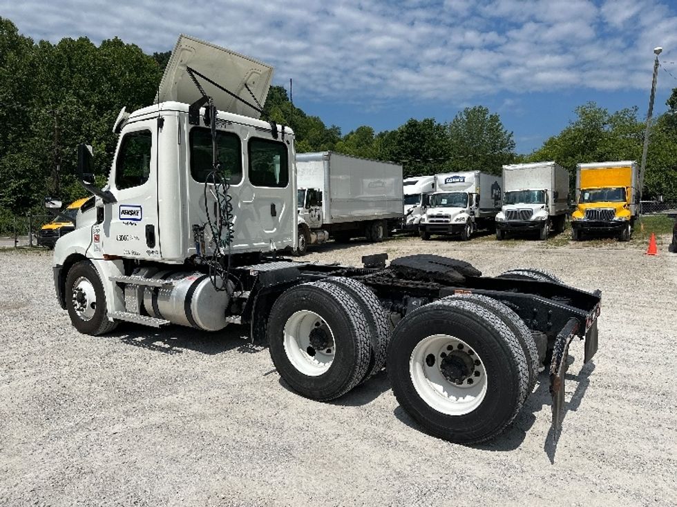 Day Cab Tractor-Heavy Duty Tractors-Freightliner-2020-T12664ST-Huntington-WV-319,261\n\t\tmiles-$ 70,250 - Image 5
