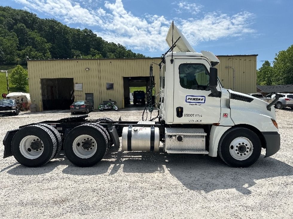 Day Cab Tractor-Heavy Duty Tractors-Freightliner-2020-T12664ST-Huntington-WV-319,261\n\t\tmiles-$ 70,250 - Image 8