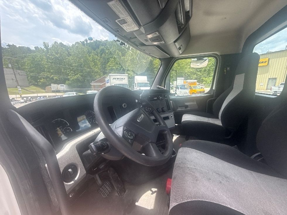 Day Cab Tractor-Heavy Duty Tractors-Freightliner-2020-T12664ST-Huntington-WV-633,550\n\t\tmiles-$ 25,750 - Image 10