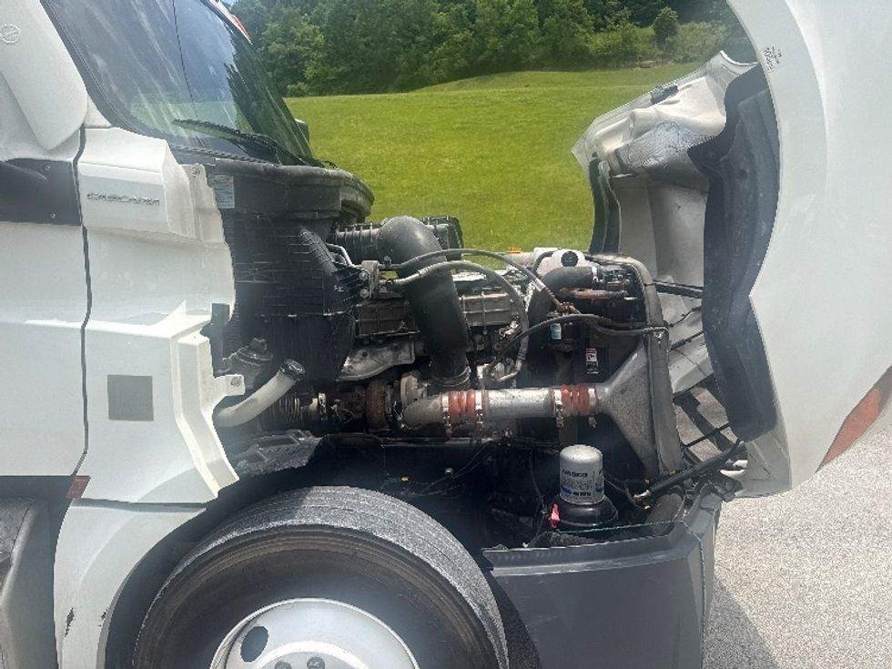 Day Cab Tractor-Heavy Duty Tractors-Freightliner-2020-T12664ST-Huntington-WV-633,550\n\t\tmiles-$ 25,750 - Image 15
