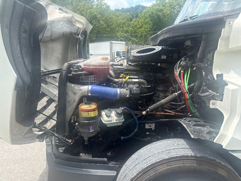 Day Cab Tractor-Heavy Duty Tractors-Freightliner-2020-T12664ST-Huntington-WV-633,550\n\t\tmiles-$ 25,750 - Image 16