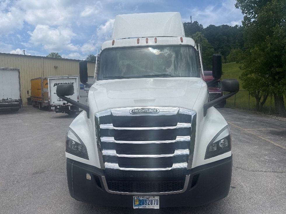 Day Cab Tractor-Heavy Duty Tractors-Freightliner-2020-T12664ST-Huntington-WV-633,550\n\t\tmiles-$ 25,750 - Image 2