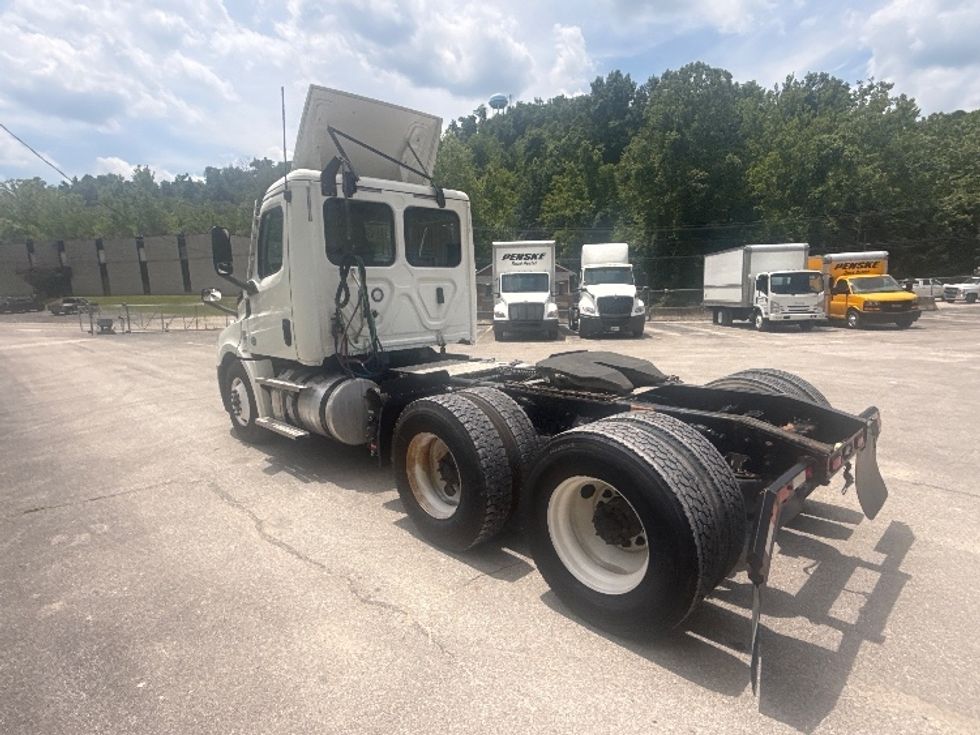 Day Cab Tractor-Heavy Duty Tractors-Freightliner-2020-T12664ST-Huntington-WV-633,550\n\t\tmiles-$ 25,750 - Image 5