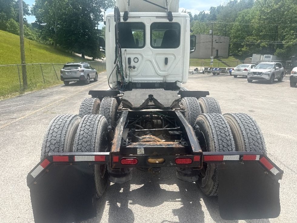 Day Cab Tractor-Heavy Duty Tractors-Freightliner-2020-T12664ST-Huntington-WV-633,550\n\t\tmiles-$ 25,750 - Image 6