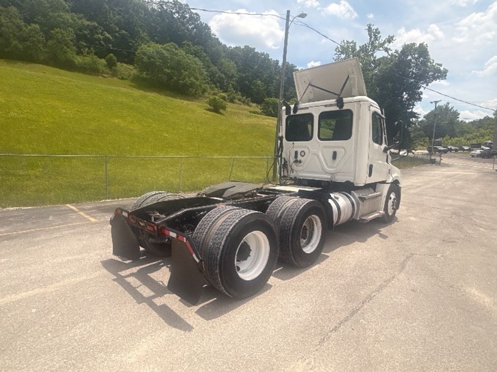 Day Cab Tractor-Heavy Duty Tractors-Freightliner-2020-T12664ST-Huntington-WV-633,550\n\t\tmiles-$ 25,750 - Image 7