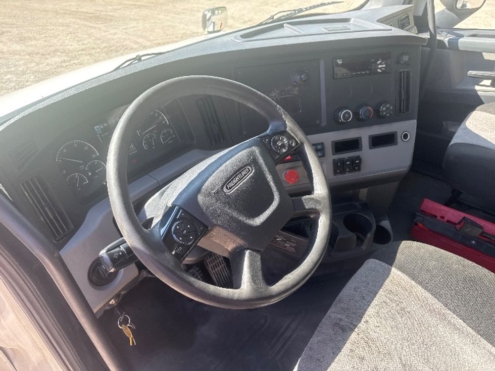 Day Cab Tractor-Heavy Duty Tractors-Freightliner-2020-T12664ST-Huntington-WV-641,295\n\t\tmiles-$ 29,750 - Image 11