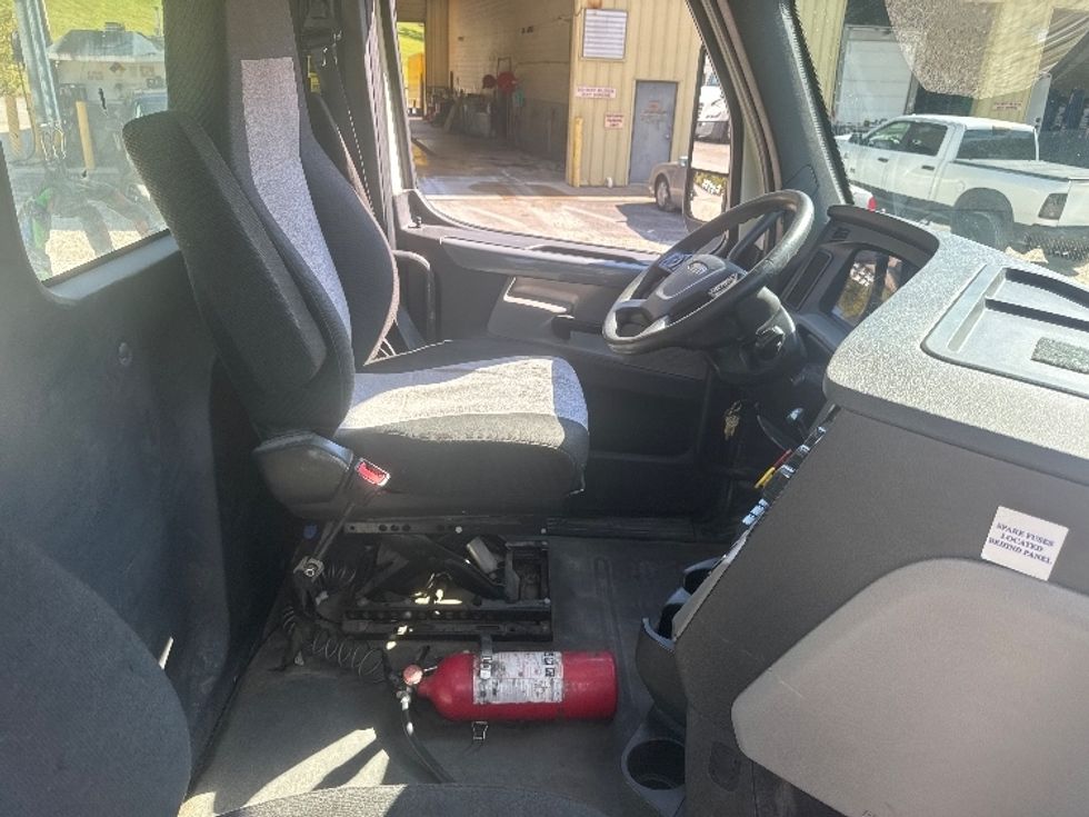 Day Cab Tractor-Heavy Duty Tractors-Freightliner-2020-T12664ST-Huntington-WV-641,295\n\t\tmiles-$ 29,750 - Image 14
