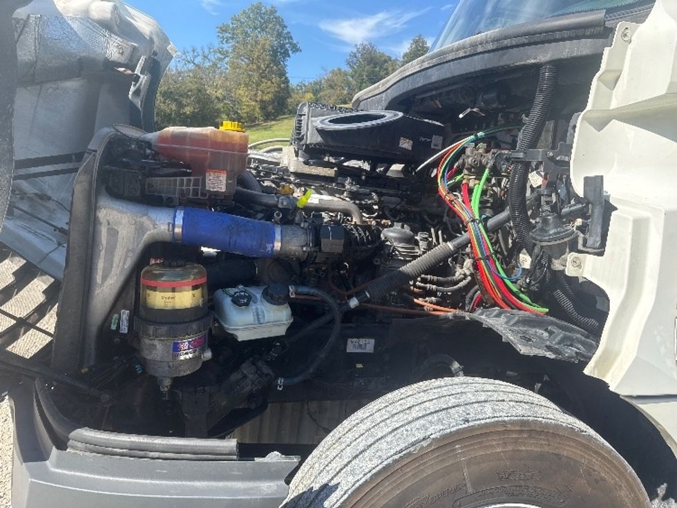 Day Cab Tractor-Heavy Duty Tractors-Freightliner-2020-T12664ST-Huntington-WV-641,295\n\t\tmiles-$ 29,750 - Image 16