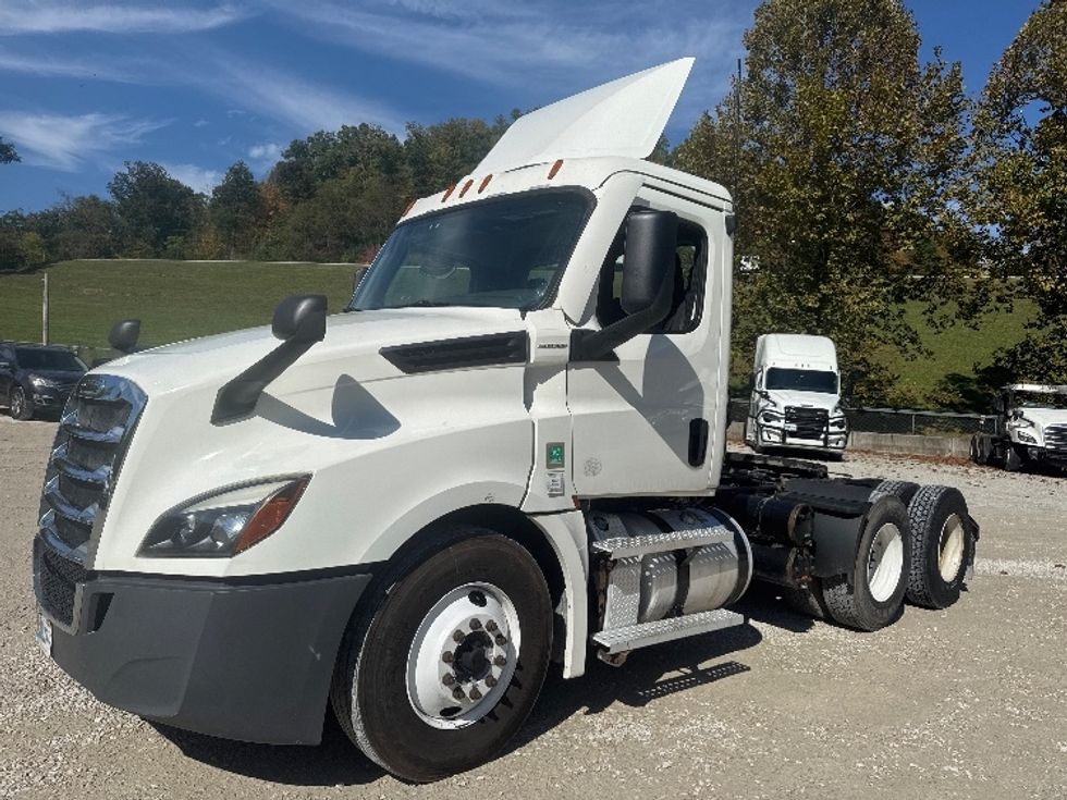 Day Cab Tractor-Heavy Duty Tractors-Freightliner-2020-T12664ST-Huntington-WV-641,295\n\t\tmiles-$ 29,750 - Image 3