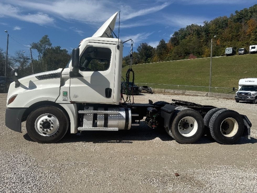 Day Cab Tractor-Heavy Duty Tractors-Freightliner-2020-T12664ST-Huntington-WV-641,295\n\t\tmiles-$ 29,750 - Image 4
