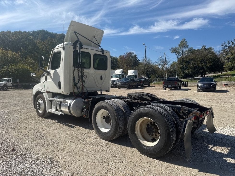 Day Cab Tractor-Heavy Duty Tractors-Freightliner-2020-T12664ST-Huntington-WV-641,295\n\t\tmiles-$ 29,750 - Image 5