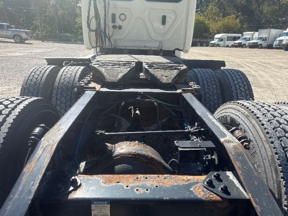 Day Cab Tractor-Heavy Duty Tractors-Freightliner-2020-T12664ST-Huntington-WV-641,295\n\t\tmiles-$ 29,750 - Image 6