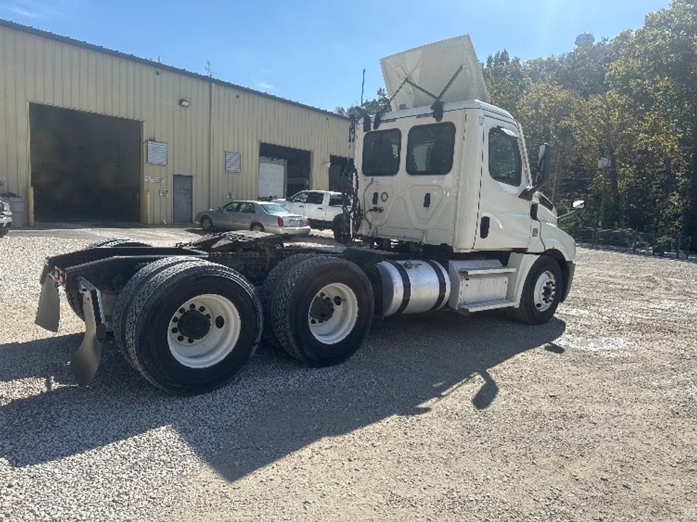 Day Cab Tractor-Heavy Duty Tractors-Freightliner-2020-T12664ST-Huntington-WV-641,295\n\t\tmiles-$ 29,750 - Image 7