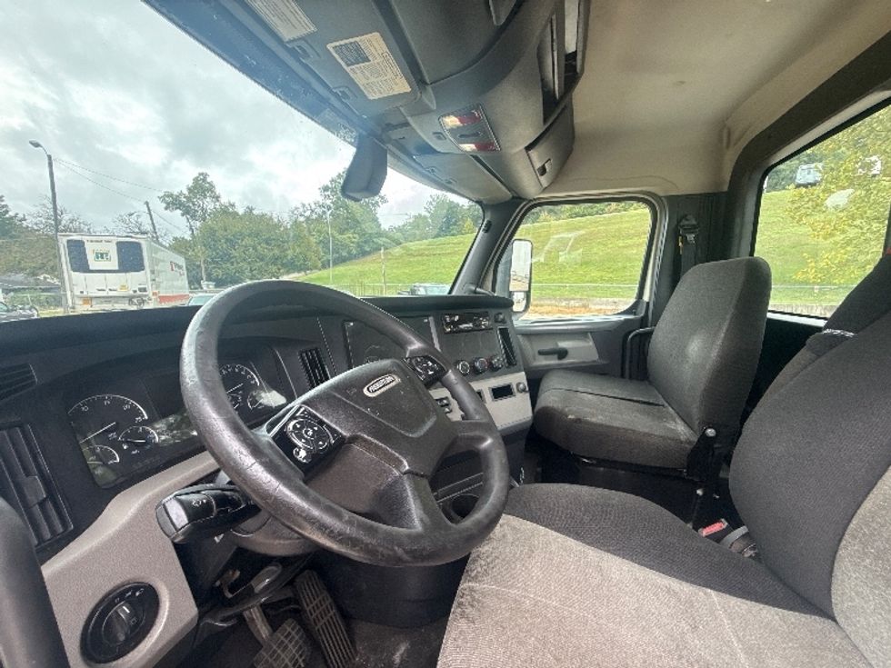 Day Cab Tractor-Heavy Duty Tractors-Freightliner-2020-T12664ST-Huntington-WV-655,181\n\t\tmiles-$ 28,750 - Image 10