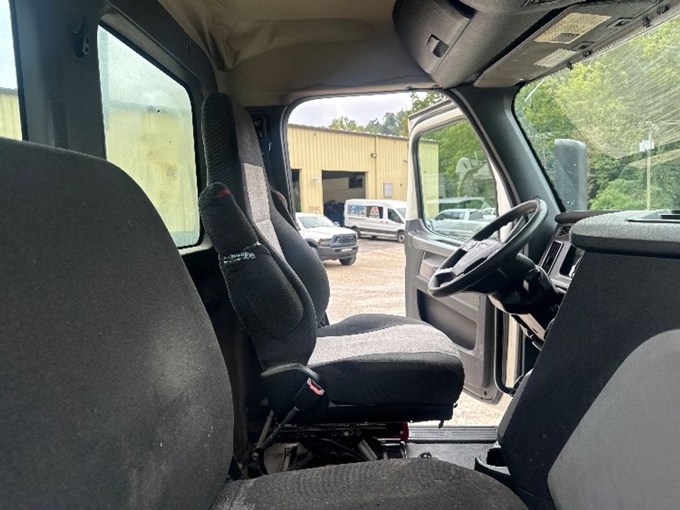Day Cab Tractor-Heavy Duty Tractors-Freightliner-2020-T12664ST-Huntington-WV-655,181\n\t\tmiles-$ 28,750 - Image 14