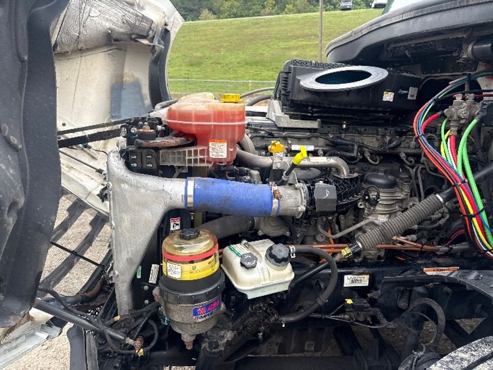 Day Cab Tractor-Heavy Duty Tractors-Freightliner-2020-T12664ST-Huntington-WV-655,181\n\t\tmiles-$ 28,750 - Image 16