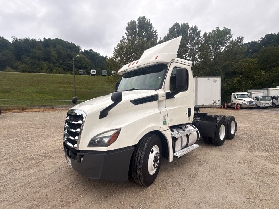 Day Cab Tractor-Heavy Duty Tractors-Freightliner-2020-T12664ST-Huntington-WV-655,181\n\t\tmiles-$ 28,750 - Image 3