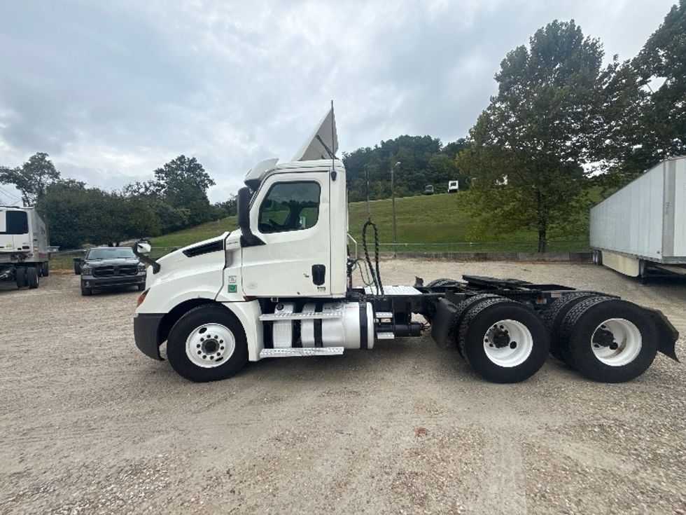 Day Cab Tractor-Heavy Duty Tractors-Freightliner-2020-T12664ST-Huntington-WV-655,181\n\t\tmiles-$ 28,750 - Image 4