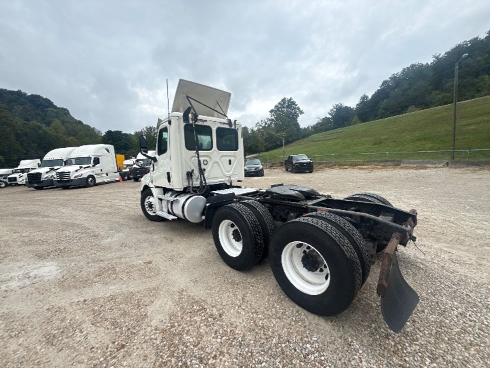 Day Cab Tractor-Heavy Duty Tractors-Freightliner-2020-T12664ST-Huntington-WV-655,181\n\t\tmiles-$ 28,750 - Image 5
