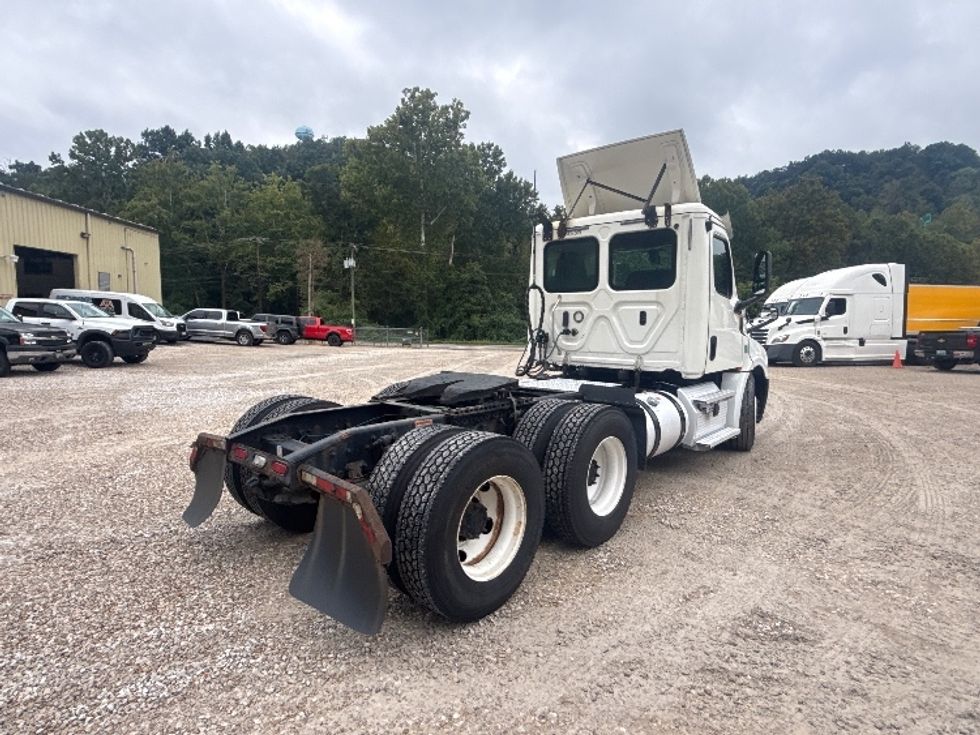 Day Cab Tractor-Heavy Duty Tractors-Freightliner-2020-T12664ST-Huntington-WV-655,181\n\t\tmiles-$ 28,750 - Image 7