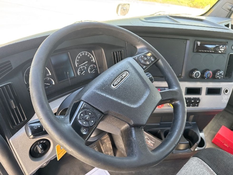 Day Cab Tractor-Heavy Duty Tractors-Freightliner-2020-T12664ST-Huntington-WV-672,335\n\t\tmiles-$ 28,250 - Image 10