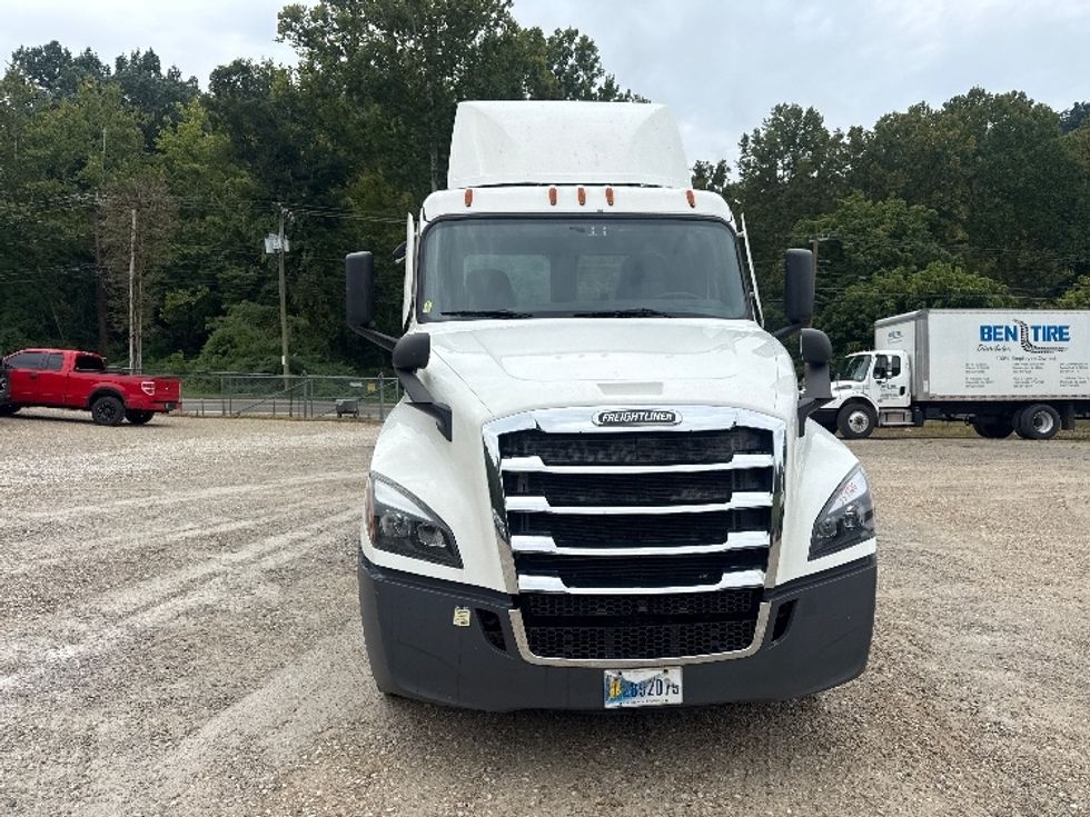 Day Cab Tractor-Heavy Duty Tractors-Freightliner-2020-T12664ST-Huntington-WV-672,335\n\t\tmiles-$ 28,250 - Image 2