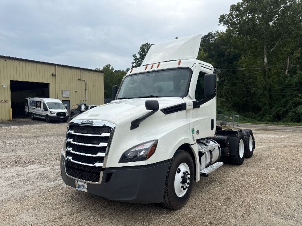 Day Cab Tractor-Heavy Duty Tractors-Freightliner-2020-T12664ST-Huntington-WV-672,335\n\t\tmiles-$ 28,250 - Image 3