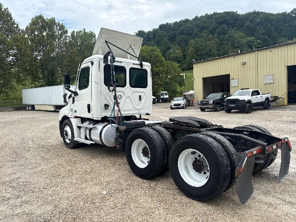Day Cab Tractor-Heavy Duty Tractors-Freightliner-2020-T12664ST-Huntington-WV-672,335\n\t\tmiles-$ 28,250 - Image 5