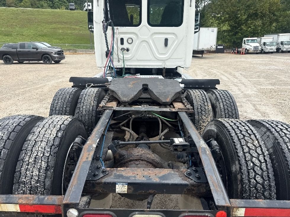 Day Cab Tractor-Heavy Duty Tractors-Freightliner-2020-T12664ST-Huntington-WV-672,335\n\t\tmiles-$ 28,250 - Image 6