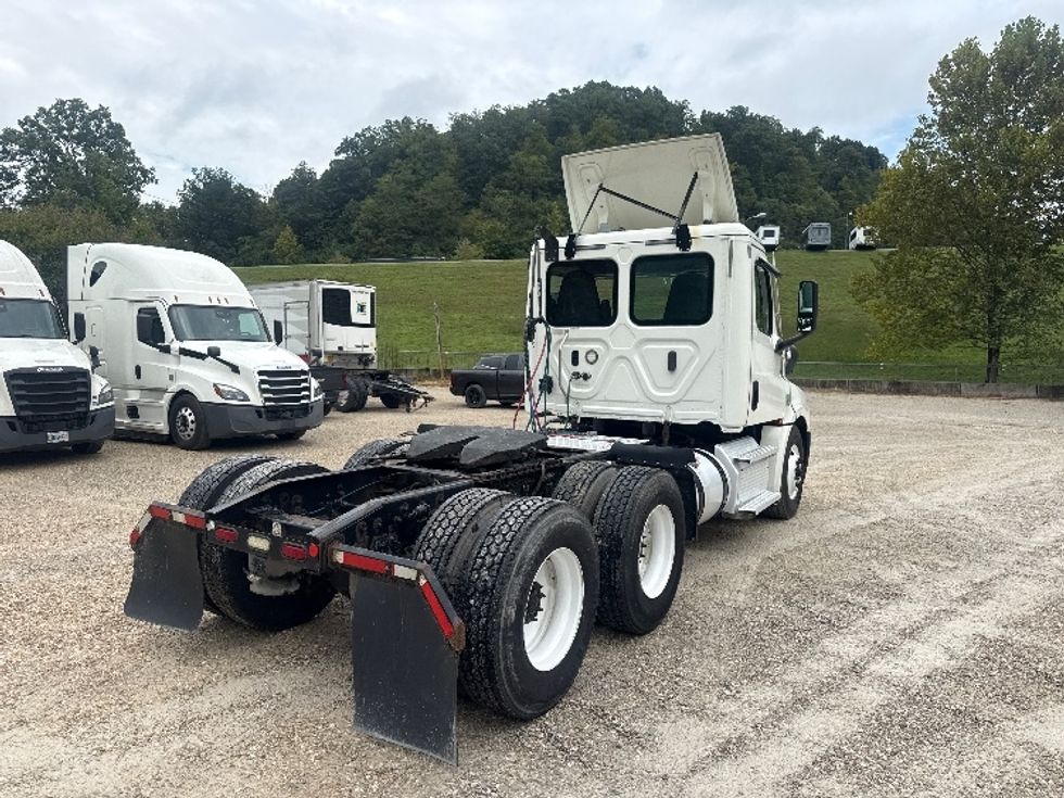 Day Cab Tractor-Heavy Duty Tractors-Freightliner-2020-T12664ST-Huntington-WV-672,335\n\t\tmiles-$ 28,250 - Image 7