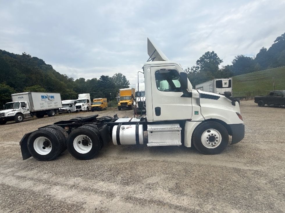Day Cab Tractor-Heavy Duty Tractors-Freightliner-2020-T12664ST-Huntington-WV-672,335\n\t\tmiles-$ 28,250 - Image 8