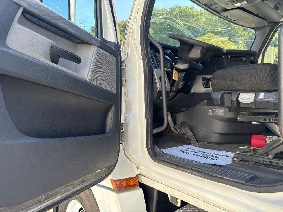 Day Cab Tractor-Heavy Duty Tractors-Freightliner-2020-T12664ST-Huntington-WV-672,335\n\t\tmiles-$ 28,250 - Image 9