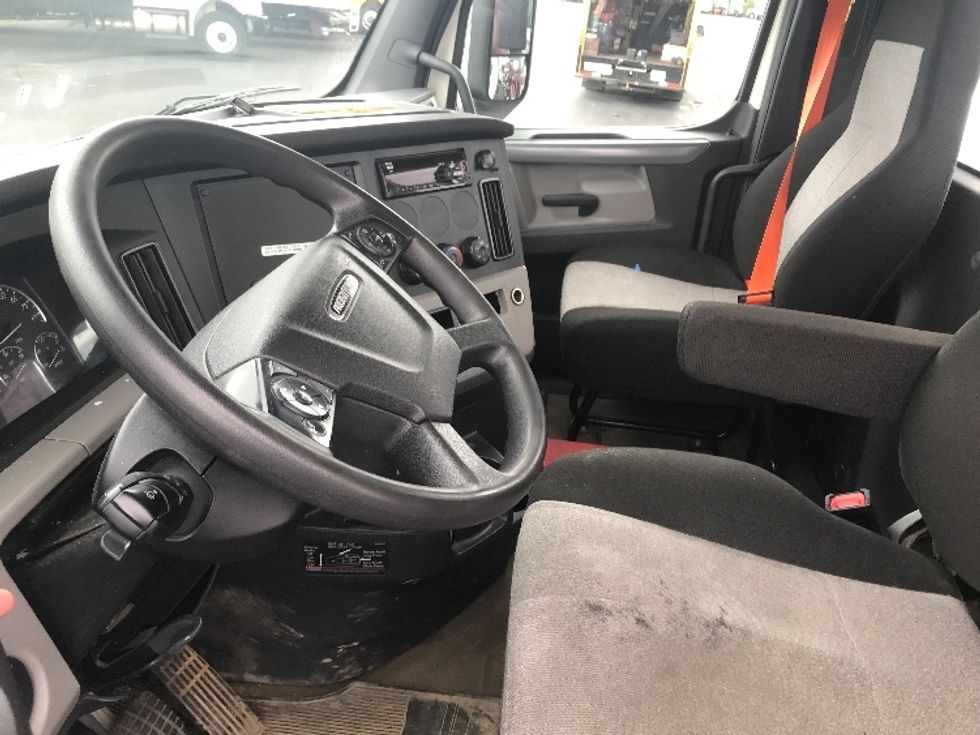 Day Cab Tractor-Heavy Duty Tractors-Freightliner-2020-T12664ST-Indianapolis-IN-271,242\n\t\tmiles-$ 59,500 - Image 10