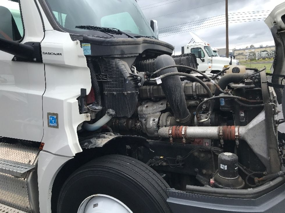 Day Cab Tractor-Heavy Duty Tractors-Freightliner-2020-T12664ST-Indianapolis-IN-271,242\n\t\tmiles-$ 59,500 - Image 15