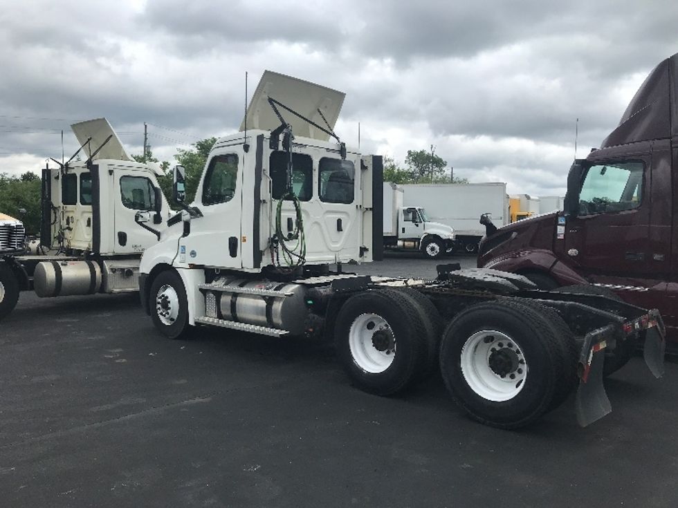 Day Cab Tractor-Heavy Duty Tractors-Freightliner-2020-T12664ST-Indianapolis-IN-271,242\n\t\tmiles-$ 59,500 - Image 5