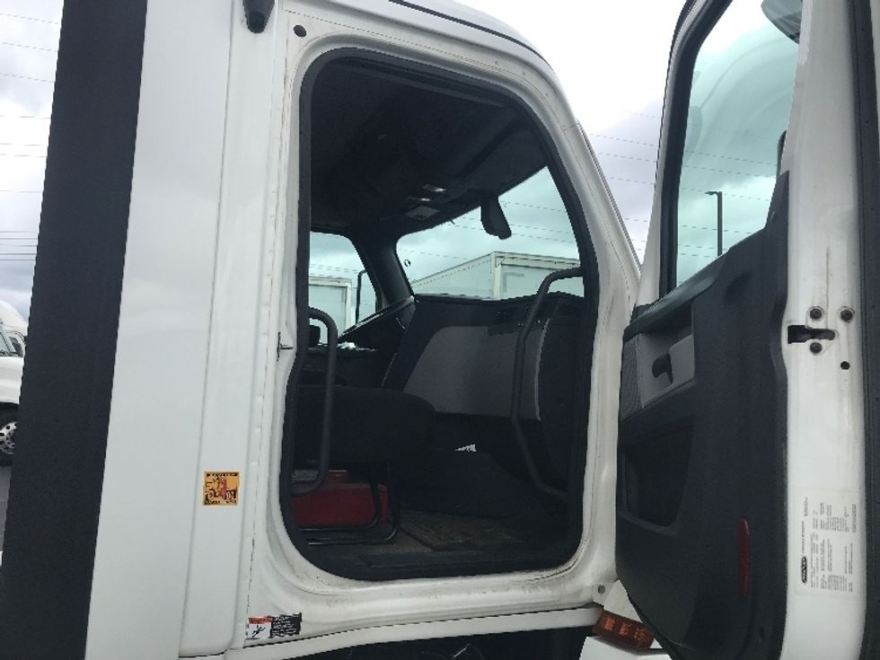 Day Cab Tractor-Heavy Duty Tractors-Freightliner-2020-T12664ST-Indianapolis-IN-271,246\n\t\tmiles-$ 55,250 - Image 12