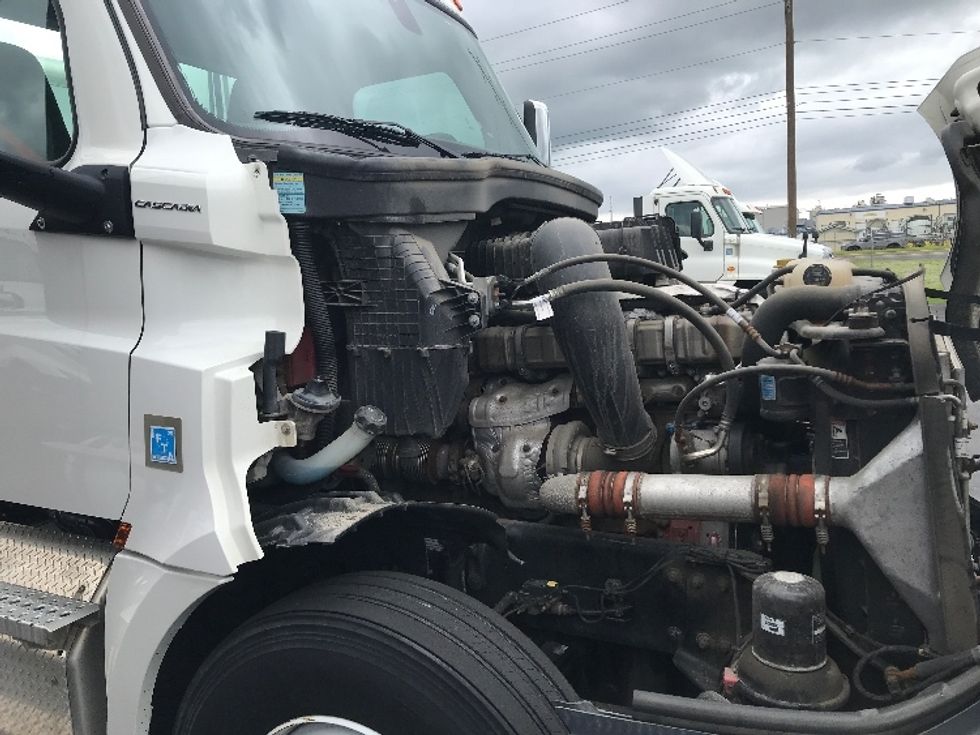 Day Cab Tractor-Heavy Duty Tractors-Freightliner-2020-T12664ST-Indianapolis-IN-271,246\n\t\tmiles-$ 55,250 - Image 15