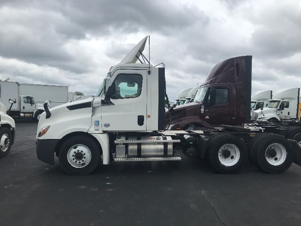 Day Cab Tractor-Heavy Duty Tractors-Freightliner-2020-T12664ST-Indianapolis-IN-271,246\n\t\tmiles-$ 55,250 - Image 4