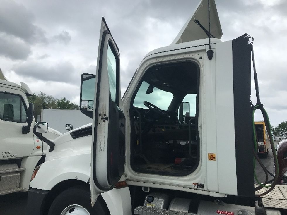 Day Cab Tractor-Heavy Duty Tractors-Freightliner-2020-T12664ST-Indianapolis-IN-271,246\n\t\tmiles-$ 55,250 - Image 8