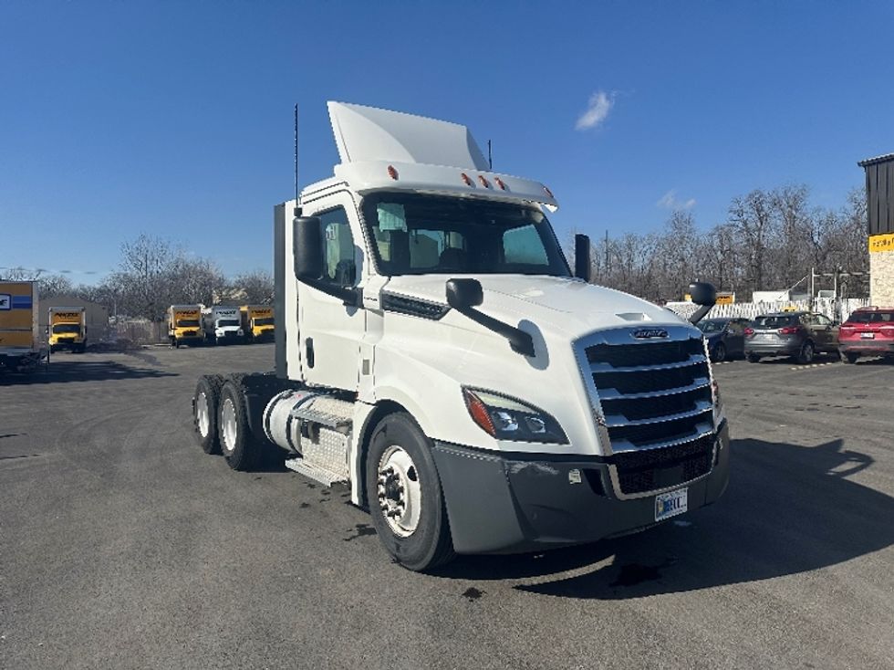 Day Cab Tractor-Heavy Duty Tractors-Freightliner-2020-T12664ST-Indianapolis-IN-308,509\n\t\tmiles-$ 52,750 - Image 1