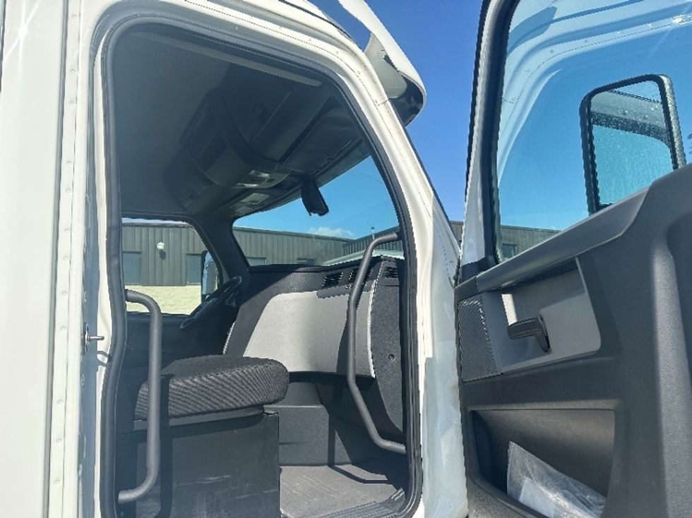 Day Cab Tractor-Heavy Duty Tractors-Freightliner-2020-T12664ST-Indianapolis-IN-308,509\n\t\tmiles-$ 52,750 - Image 12