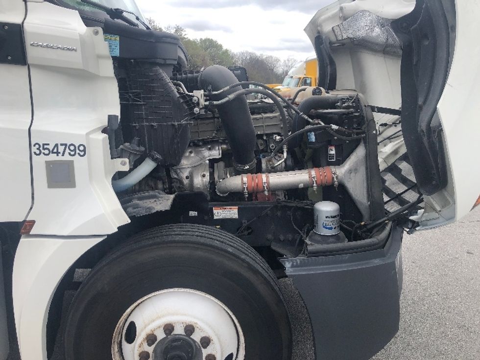 Day Cab Tractor-Heavy Duty Tractors-Freightliner-2020-T12664ST-Indianapolis-IN-308,509\n\t\tmiles-$ 52,750 - Image 15