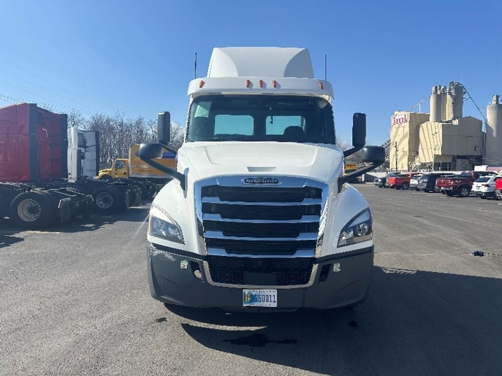 Day Cab Tractor-Heavy Duty Tractors-Freightliner-2020-T12664ST-Indianapolis-IN-308,509\n\t\tmiles-$ 52,750 - Image 2