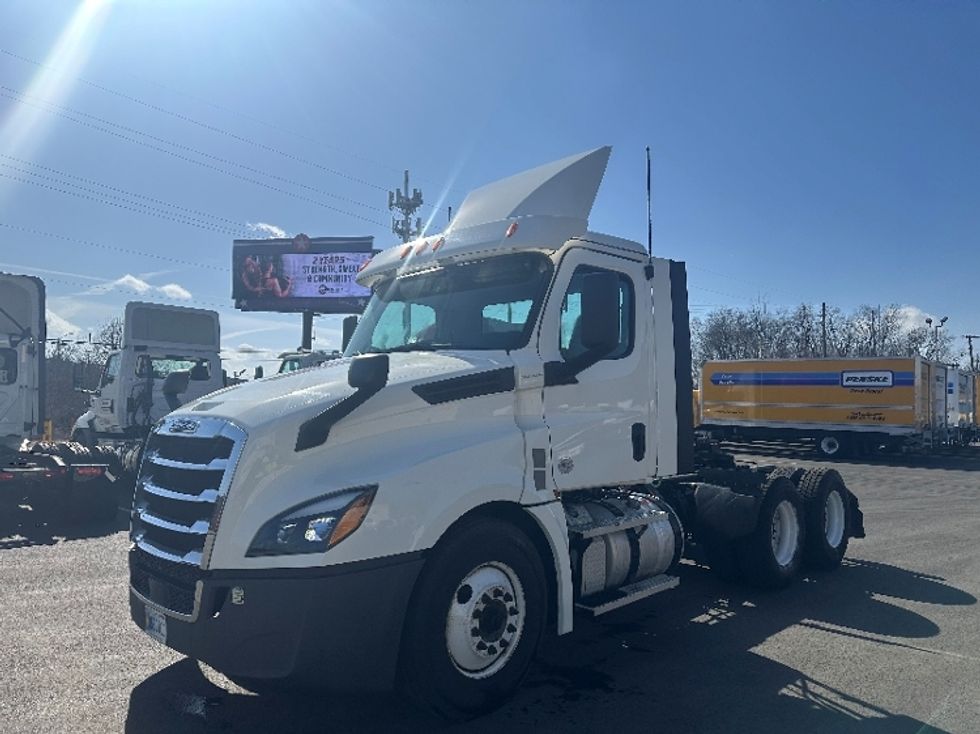 Day Cab Tractor-Heavy Duty Tractors-Freightliner-2020-T12664ST-Indianapolis-IN-308,509\n\t\tmiles-$ 52,750 - Image 3