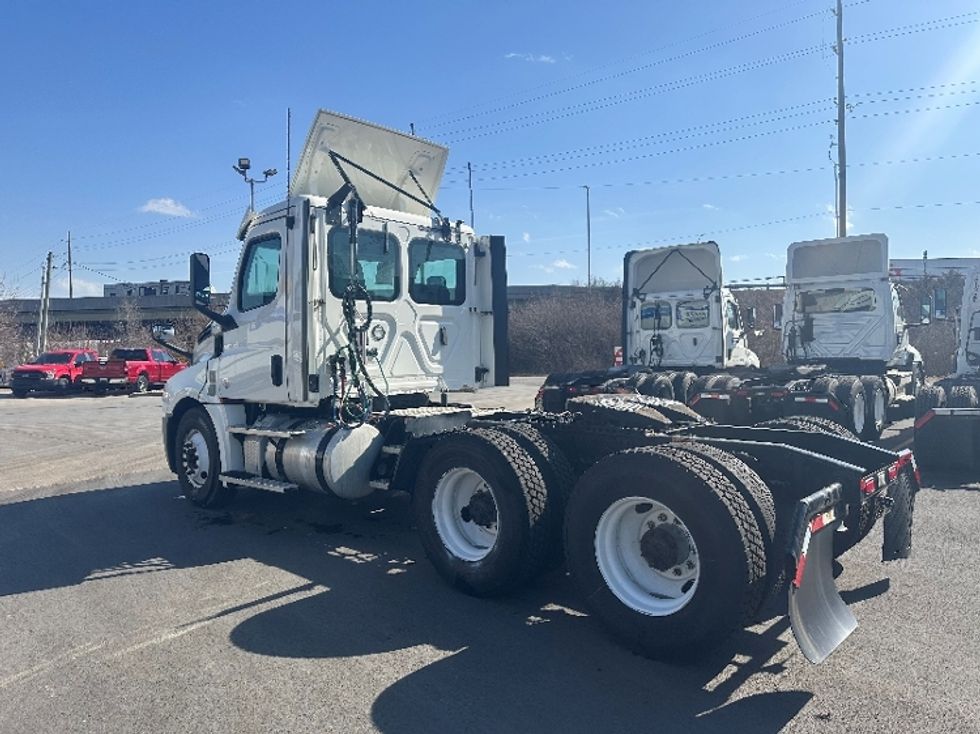 Day Cab Tractor-Heavy Duty Tractors-Freightliner-2020-T12664ST-Indianapolis-IN-308,509\n\t\tmiles-$ 52,750 - Image 5