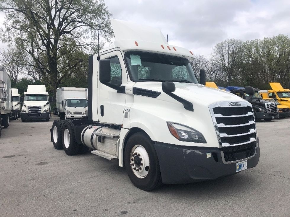 Day Cab Tractor-Heavy Duty Tractors-Freightliner-2020-T12664ST-Indianapolis-IN-308,509\n\t\tmiles-$ 57,500 - Image 1