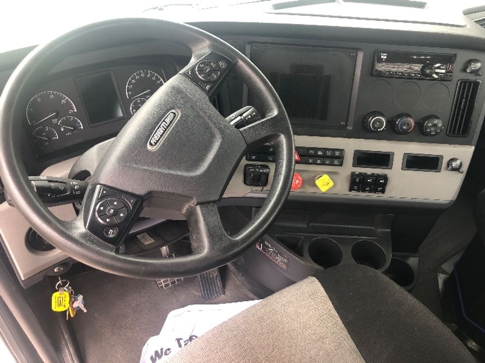 Day Cab Tractor-Heavy Duty Tractors-Freightliner-2020-T12664ST-Indianapolis-IN-308,509\n\t\tmiles-$ 57,500 - Image 10
