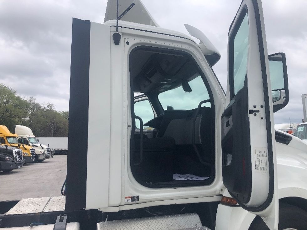 Day Cab Tractor-Heavy Duty Tractors-Freightliner-2020-T12664ST-Indianapolis-IN-308,509\n\t\tmiles-$ 57,500 - Image 12