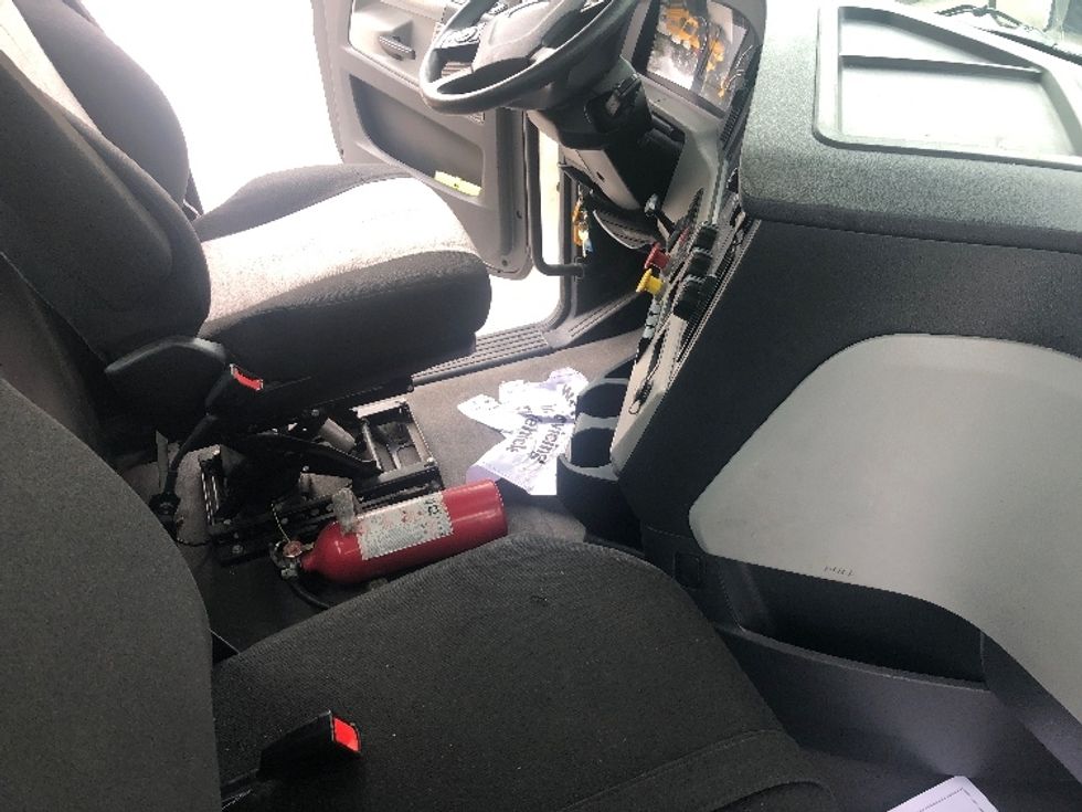 Day Cab Tractor-Heavy Duty Tractors-Freightliner-2020-T12664ST-Indianapolis-IN-308,509\n\t\tmiles-$ 57,500 - Image 14