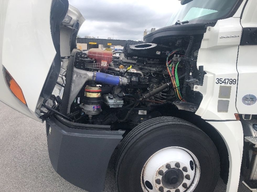 Day Cab Tractor-Heavy Duty Tractors-Freightliner-2020-T12664ST-Indianapolis-IN-308,509\n\t\tmiles-$ 57,500 - Image 16